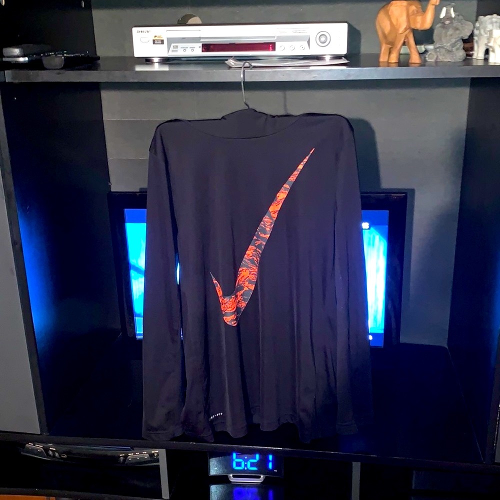 Nike Dri-Fit Swoosh design hoodie XL but fits snug like L good cond
